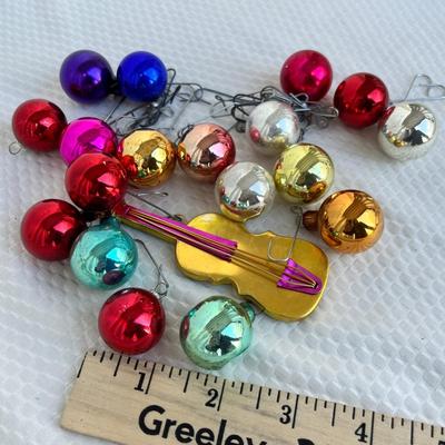 Lot 327 Vintage ornaments #27