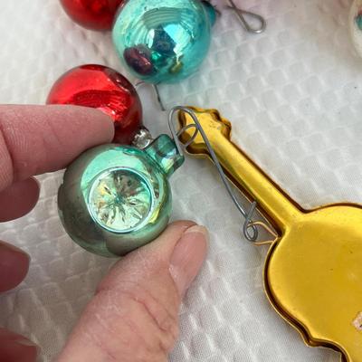 Lot 327 Vintage ornaments #27