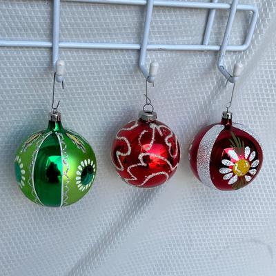Lot 329 Vintage ornaments #29