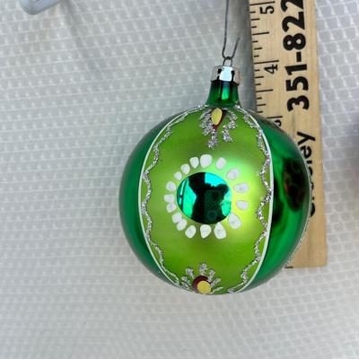 Lot 329 Vintage ornaments #29