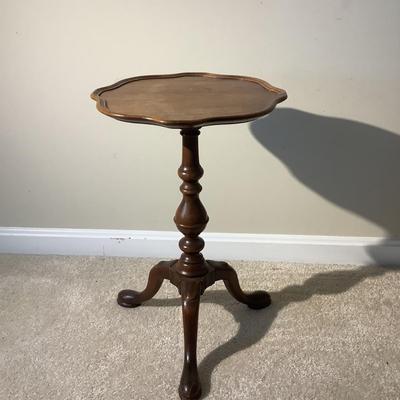 052 Fallon & Helene Mahogany Pedestal Table