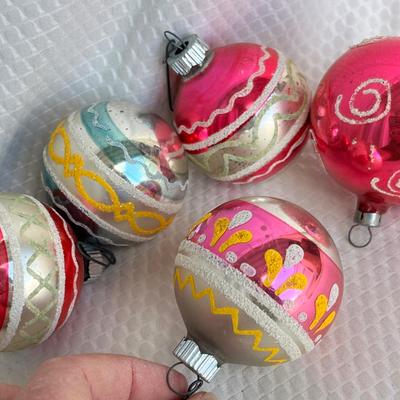 Lot 330 Vintage ornaments #30