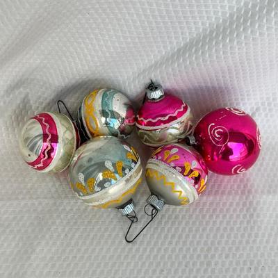 Lot 330 Vintage ornaments #30