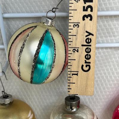Lot 333 Vintage ornaments #33
