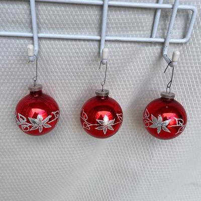 Lot 334 Vintage ornaments #34