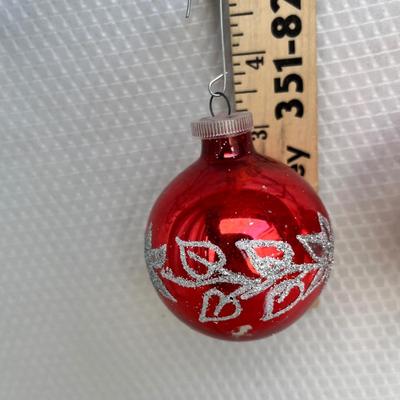 Lot 334 Vintage ornaments #34