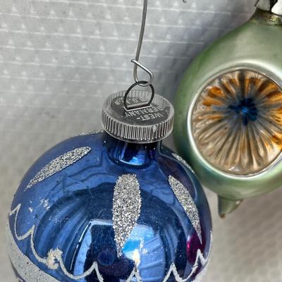 Lot 335 Vintage ornaments #35