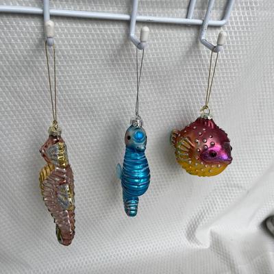 Lot 339 Vintage ornaments #37