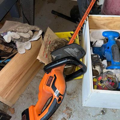 Lot 2: Vintage Lathe Machine & More Tools (Large Barn)