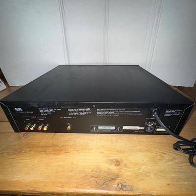 613 ADCOM Model: GCD 700 Five CD Disc Player