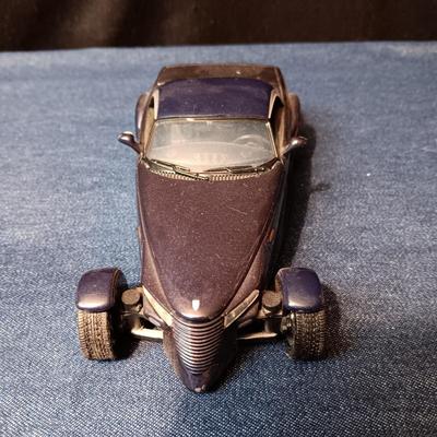 CHRYSLER HOWLER CONCEPT & 2000 FORD EXPEDITION XLT DIE-CAST MODEL CARS