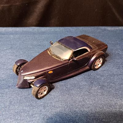 CHRYSLER HOWLER CONCEPT & 2000 FORD EXPEDITION XLT DIE-CAST MODEL CARS