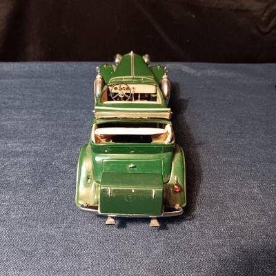 '32 CADILLAC V-16 & '35 CHEVROLET STANDARD SPORTS ROADSTER DIE-CAST MODELS
