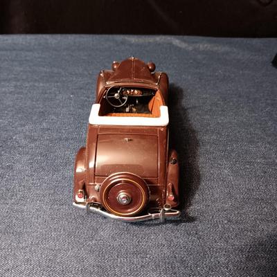 '32 CADILLAC V-16 & '35 CHEVROLET STANDARD SPORTS ROADSTER DIE-CAST MODELS