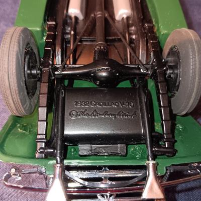 '32 CADILLAC V-16 & '35 CHEVROLET STANDARD SPORTS ROADSTER DIE-CAST MODELS