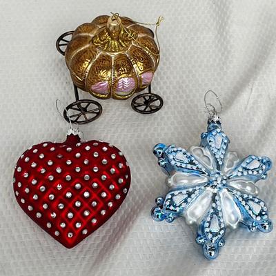 Lot 340 Vintage ornaments #38