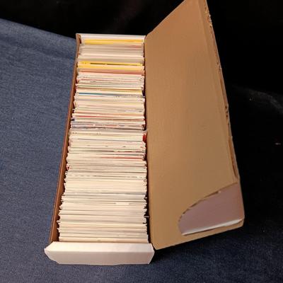 BOX OF BASKETBALL, HOCKEY & BASEBALL TRADING CARDS