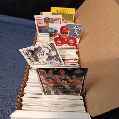 BOX OF BASKETBALL, HOCKEY & BASEBALL TRADING CARDS