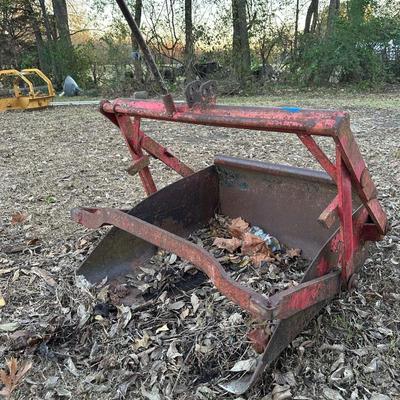 Lot 10: Dirt Scoops