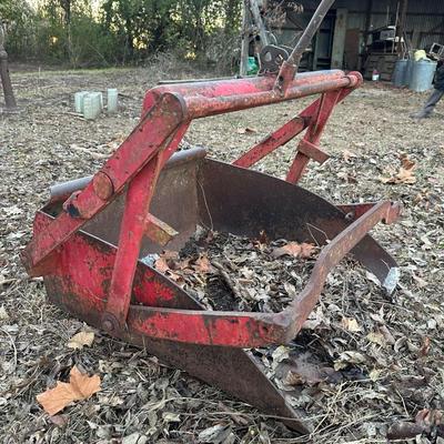Lot 10: Dirt Scoops