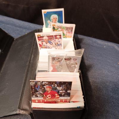 BOX OF HOCKEY TRADING CARDS