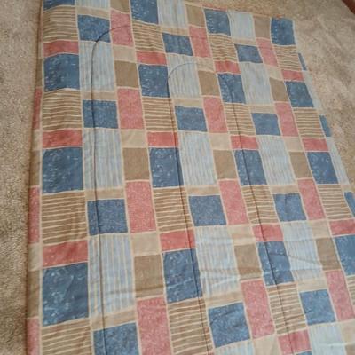 Reversible Queen comforter with throw blanket