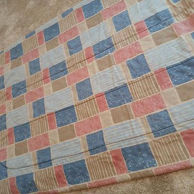 Reversible Queen comforter with throw blanket