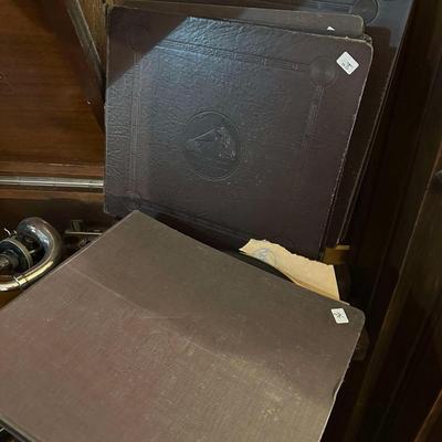 Lot 13: Victrola Record Player & Records