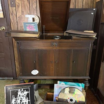 Lot 13: Victrola Record Player & Records