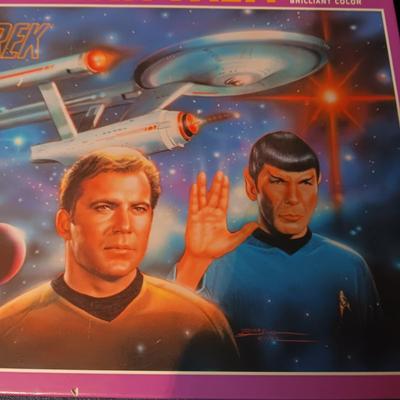 NEW SEALED STAR TREK 300 PIECE PUZZLE