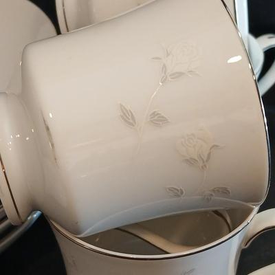 38 piece "Bridal Rose" Celebrity Fine China No. 5895-2 oriental original celebrity Japan