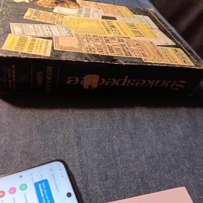 THE GAME OF SHAKESPEARE BOOKCASE GAME