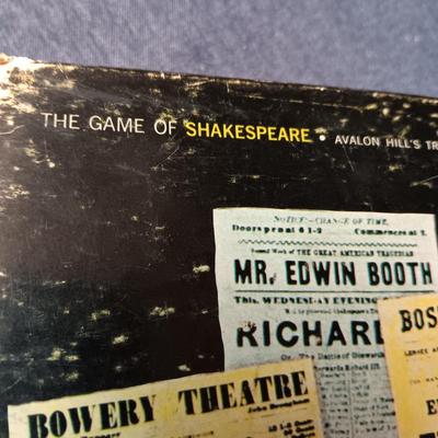 THE GAME OF SHAKESPEARE BOOKCASE GAME