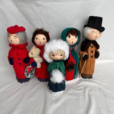Lot 344 Cute Caroler figures