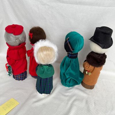 Lot 344 Cute Caroler figures