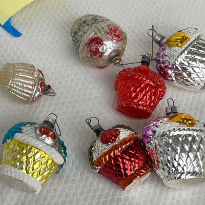 Lot 348 Vintage ornaments #39