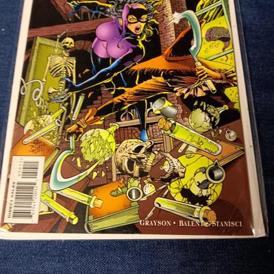 DC CATWOMAN COMIC BOOK