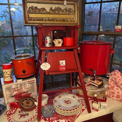 Lot 17: Kitchen Nook Selection