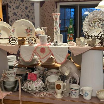 Lot 20: Kitchen Items Galore