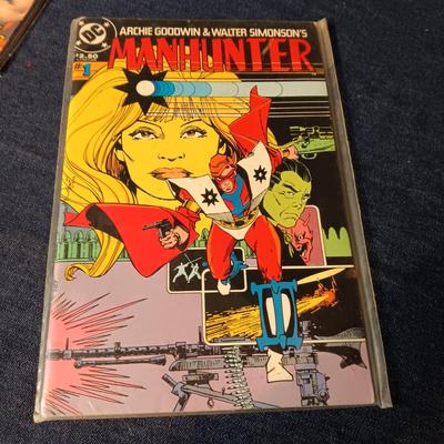 4 COMIC BOOKS (2)