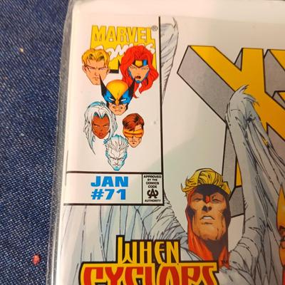 4 COMIC BOOKS (2)