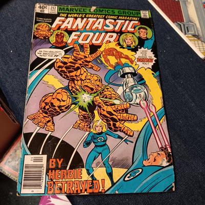 4 COMIC BOOKS (3)