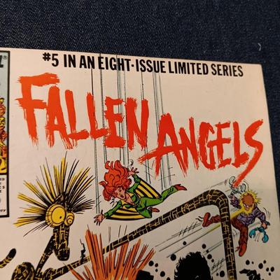4 COMIC BOOKS (4)