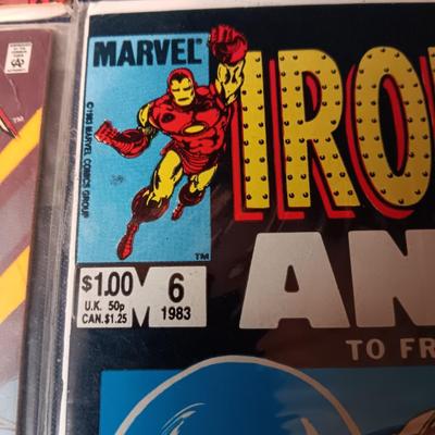 4 COMIC BOOKS (4)