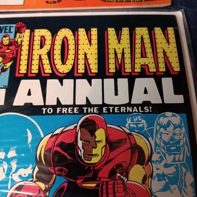 4 COMIC BOOKS (4)