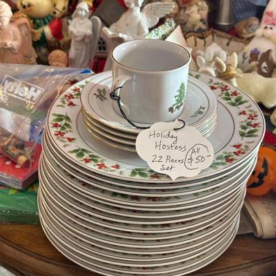 Lot 26: Art, Holiday & More