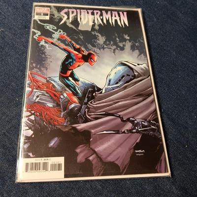 4 COMIC BOOKS (5)