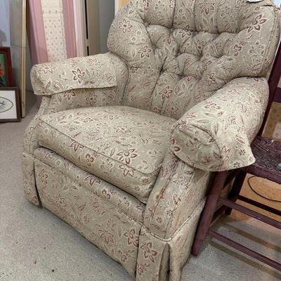 Lot 30: Home Decor, Furniture & More