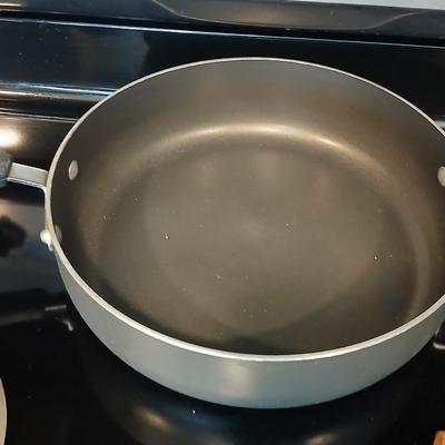 Frying pans and pots with lids