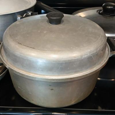 Frying pans and pots with lids